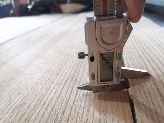 Tùy chỉnh độ dày Veneer Gỗ Sồi Đỏ Lý tưởng cho Giải pháp Sàn Gỗ Tự nhiên