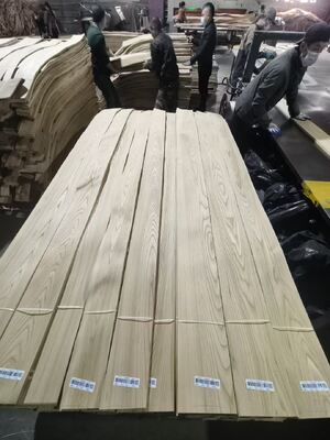 Tấm veneer gỗ Elm Nga chất lượng cao với cắt vân ngang và cắt vân dọc dùng cho nội thất và trang trí