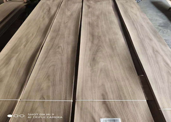 Sliced ​​/ Crown Cut 1,0-3,3m Veneer gỗ óc chó tự nhiên 10-16% MC