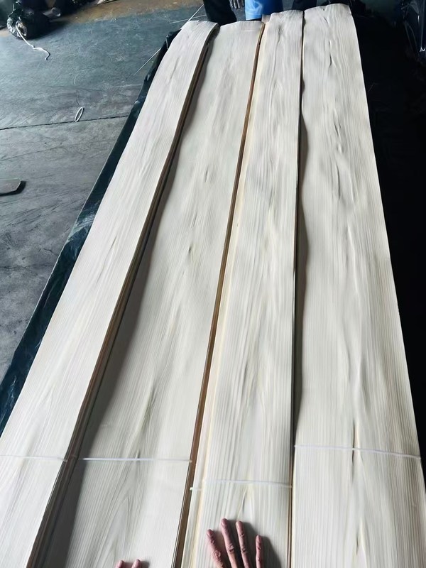 0.6mm 1.5mm Thickness Ash Wood Veneer for Modern Furniture Grade AAA