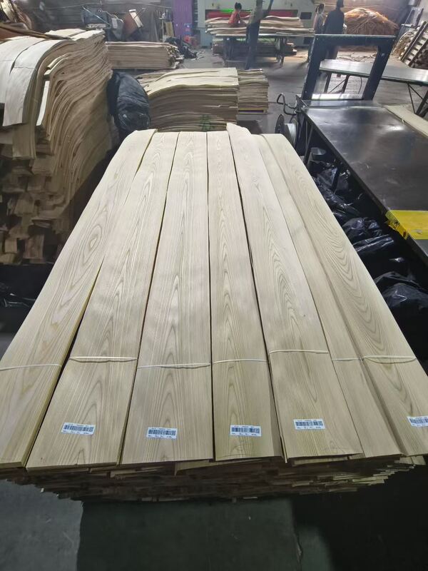 Tấm veneer gỗ Elm Nga chất lượng cao với cắt vân ngang và cắt vân dọc dùng cho nội thất và trang trí